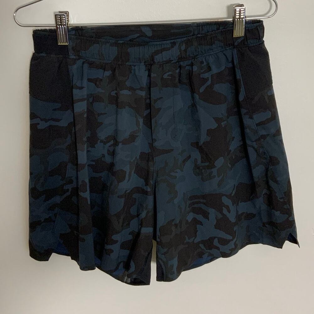 Lululemon Surge lined Camo‎ Short 5.5" inseam size medium